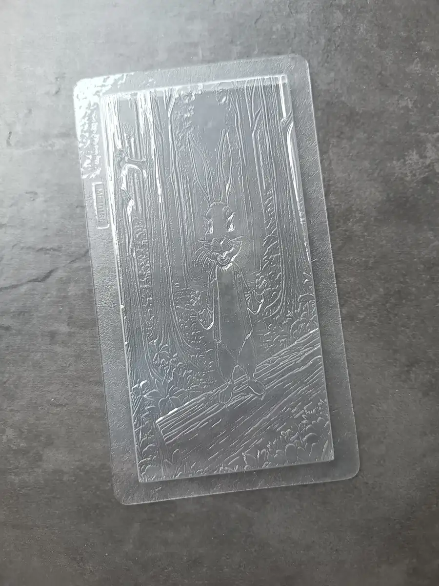 Schokoladenform für Tafeln mit einem Hasen im Wald