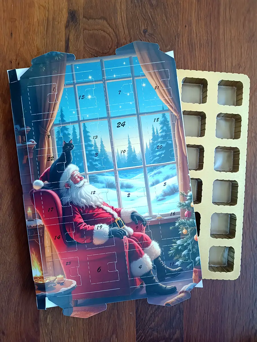 Adventskalender mit leerem Blister zum Selbstbefüllen mit Weihnachtsmann-Motiv