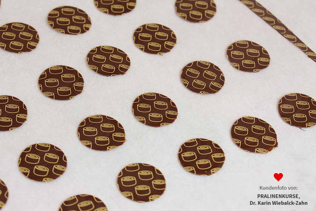 Stencil / spreading mat round for chocolates