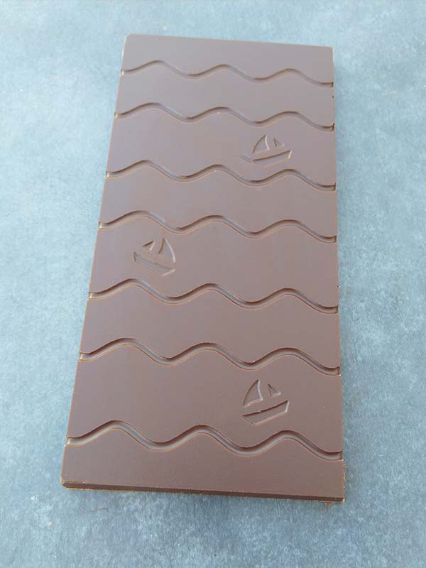 Chocolate bar with waves and three ships