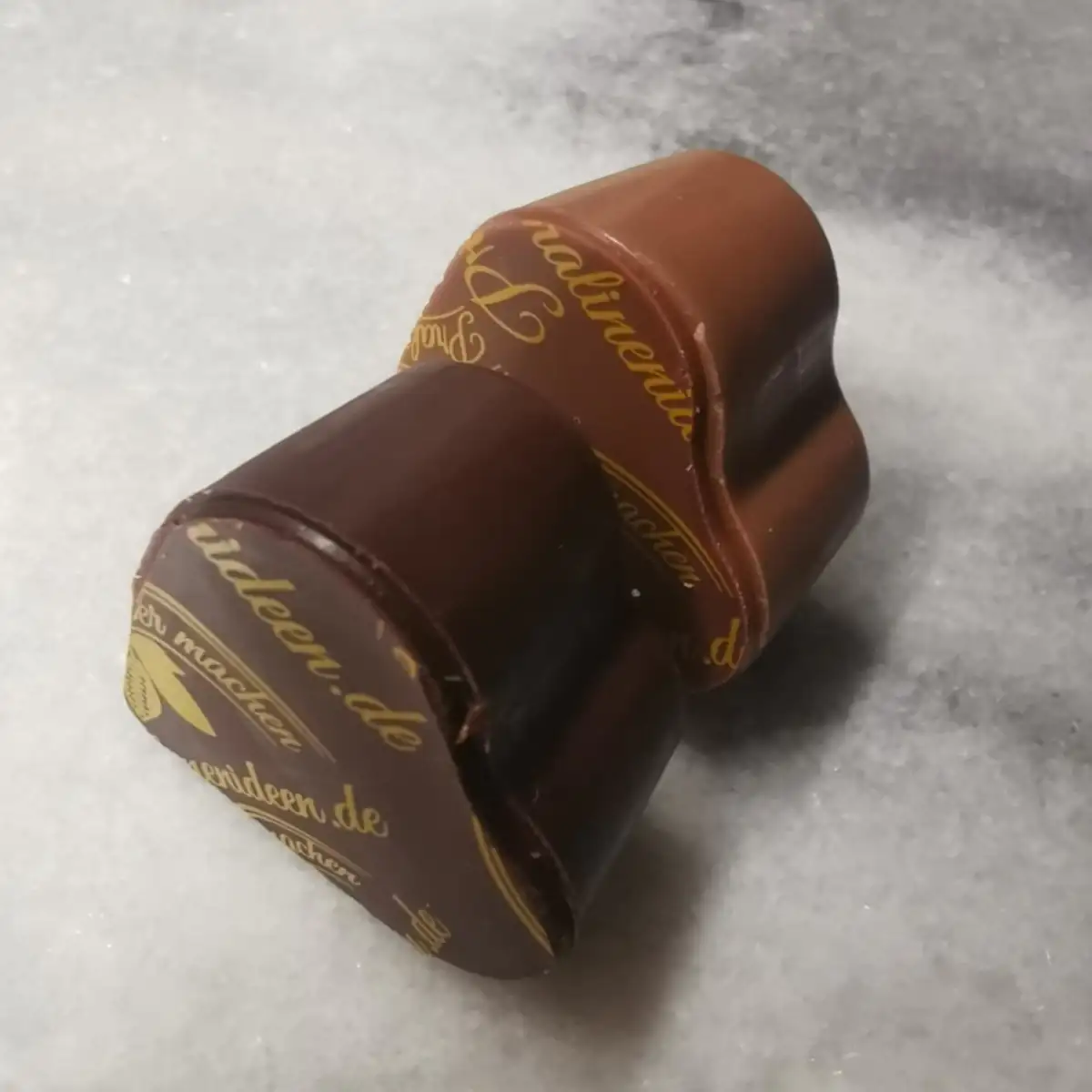 Template for heart-shaped chocolate lids